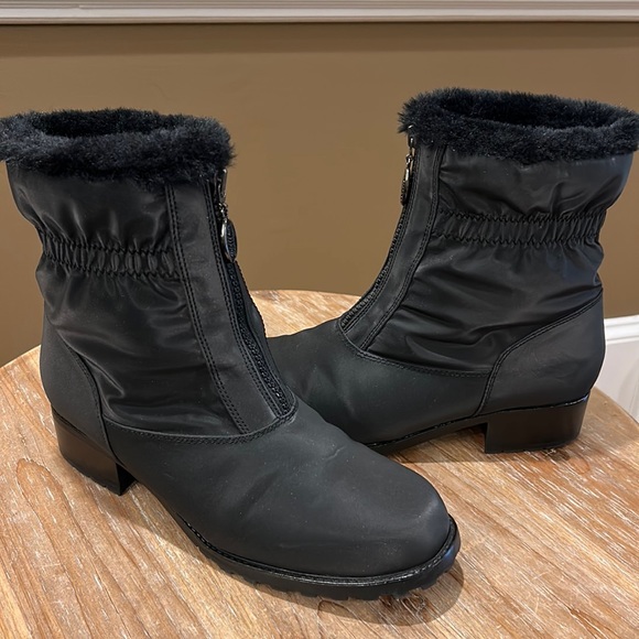 Trotters Shoes - Trotters Black Brady Boots.  Size 9.5